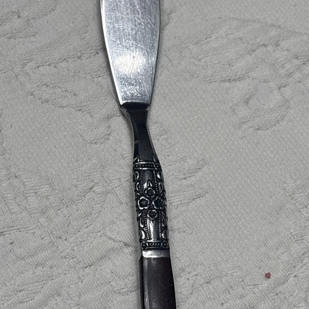 Oneida Northland NAPA VALLEY  Wooden Handle  Stainless Flatware Butter Knife
